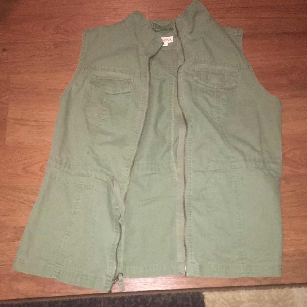 Merona L vest